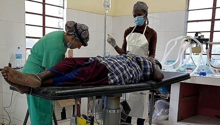 Una anestesista del Hospital de Antequera participa en un proyecto de cooperación en Tanzania