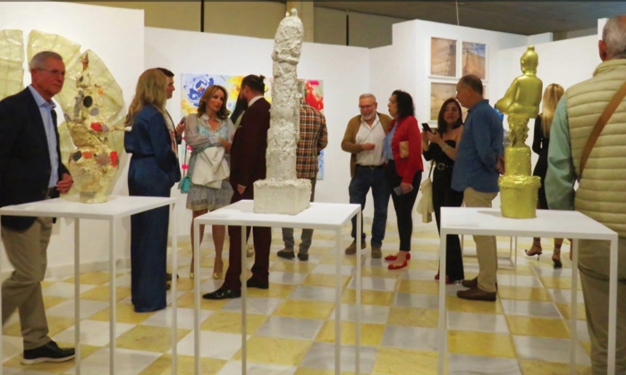 Hasta nueve artistas muestran sus pinturas en la exposición “Delicias y otros infiernos” en Archidona